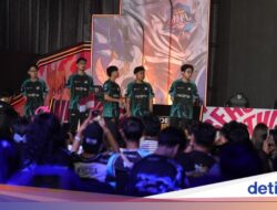 Geek Fam Vs RRQ Hoshi